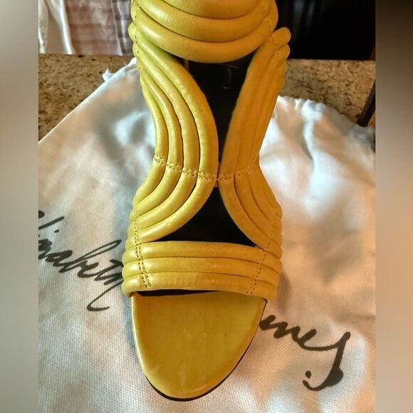 Elizabeth and James E-Star heels - Picture 5 of 6